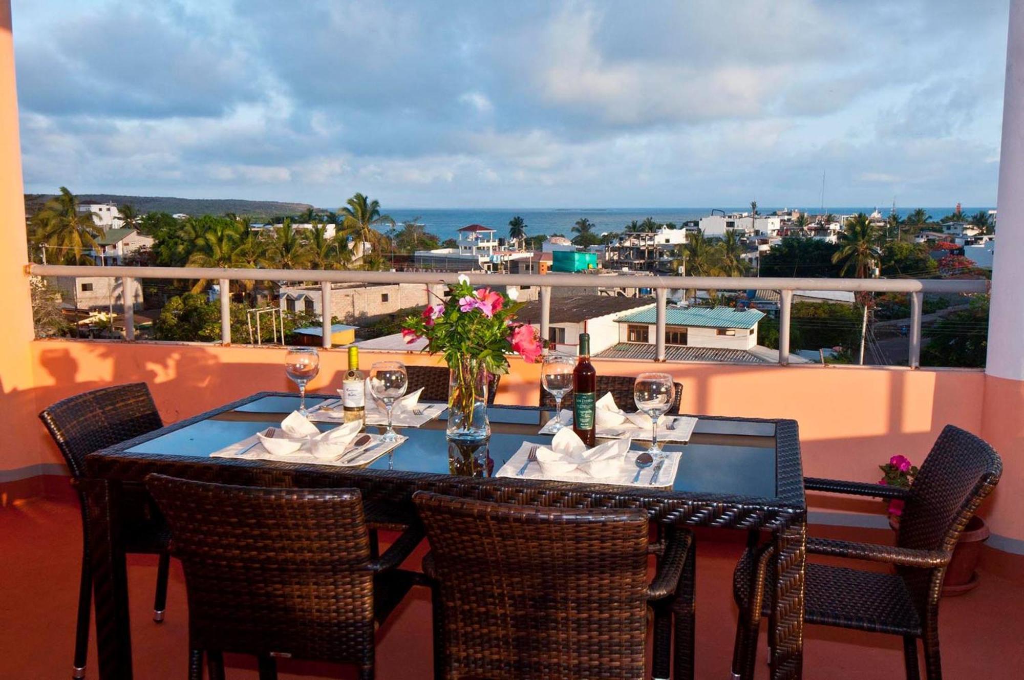 Torre Mar Galapagos Boutique Suites Puerto Ayora  Exterior photo